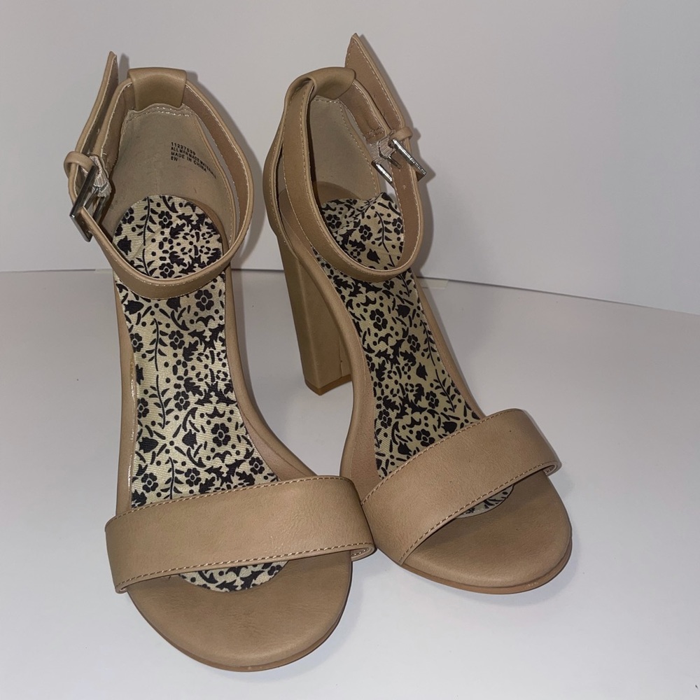 Women’s nude chunky block heels